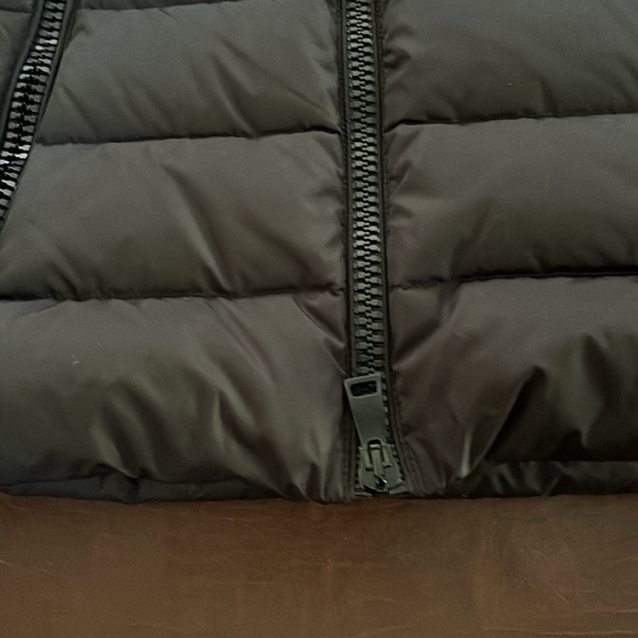 Super Cute barely worn once Moncler Woman’s Jacket. Size 5 - Picture 4 of 16